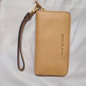EUC Michael Kors wallet